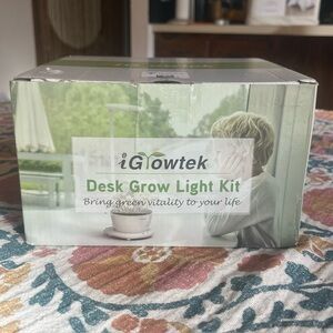 NWT 🏷️ iGrowtek Desk Grow Light Kit